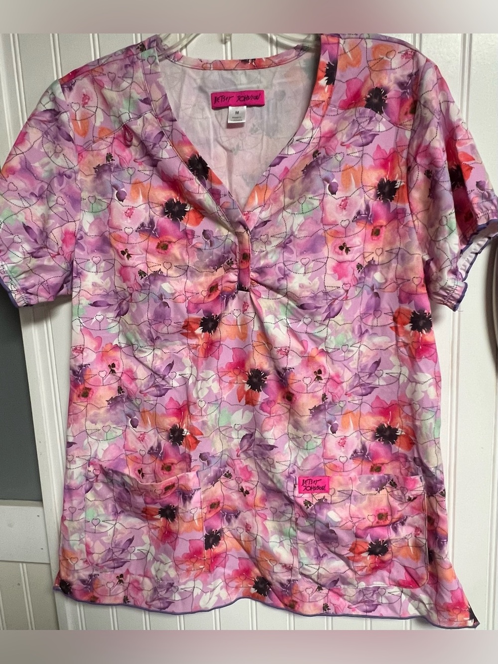 Koi Betsey Johnson Scrub Top Sz Medium Pink Floral Kitty Face Nursing Medical
